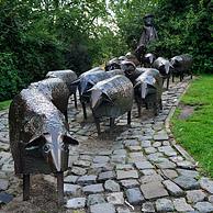 Het Schapenkoppenmonument, een beeldengroep van kunstenaar Bertro Schoofs te Lier, België
